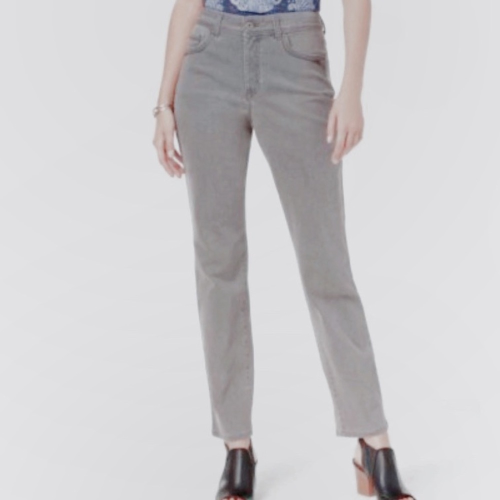 Rock & Republic Berlin Gray Straight Leg Jeans
